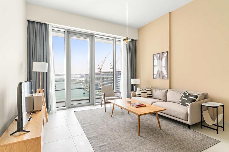 Salle de séjour élégante avec mobilier moderne dans un appartement à Building Tariaq Bedon Esm - silkhaus - 1606573 à Al Wasl, Dubai Salle de séjour élégante avec mobilier moderne dans un appartement à Building Tariaq Bedon Esm - silkhaus - 1606573 à Al Wasl, Dubai