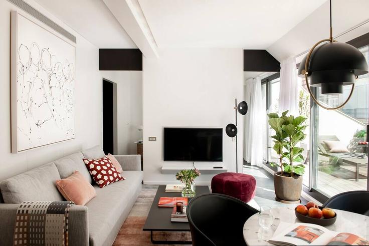 Elegant gestaltetes Wohnzimmer mit moderner Einrichtung in einer Wohnung im Building Passatge de la Concepció - simabagroup - 1077017 - BCN in Eixample, Barcelona
