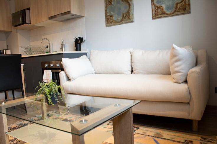 Elegante sala de estar con mobiliario moderno en un apartamento en Building Abate Molina - simply-haus - 1319685 en Santiago, Santiago Elegante sala de estar con mobiliario moderno en un apartamento en Building Abate Molina - simply-haus - 1319685 en Santiago, Santiago