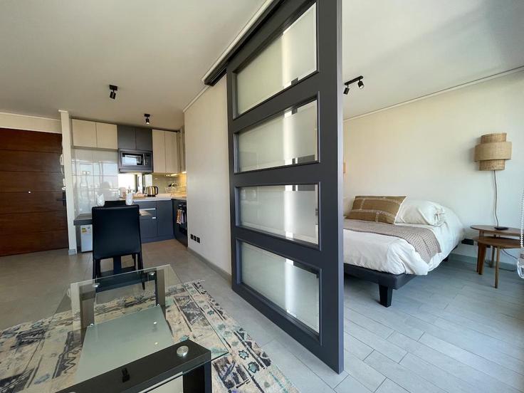 Elegante sala de estar con mobiliario moderno en un apartamento en Building Zenteno - simply-haus - 1284531 - CHL en Santiago, Santiago Elegante sala de estar con mobiliario moderno en un apartamento en Building Zenteno - simply-haus - 1284531 - CHL en Santiago, Santiago