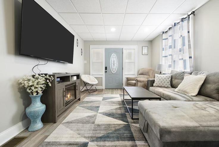 Pittsburgh, Pittsburgh에 위치한 Building Oneida Street - simply-stay-and-getaway - 1359752 아파트의 세련된 인테리어가 돋보이는 거실