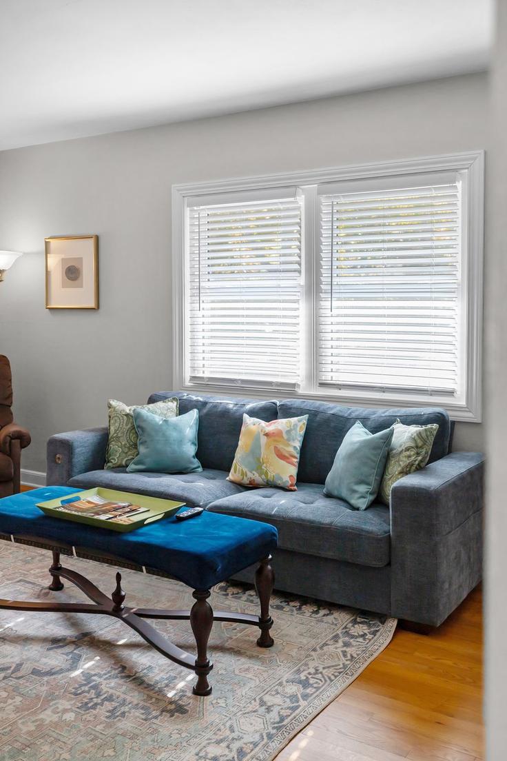 Elegante sala de estar con mobiliario moderno en un apartamento en Building East Pershing Street - simply-suite-living - 1296542 - USA en Appleton, Appleton