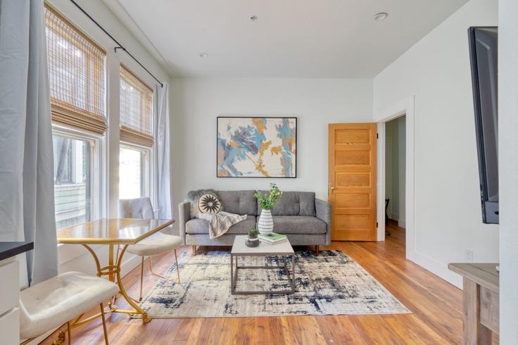 Salle de séjour élégante avec mobilier moderne dans un appartement à Building Northwest 23rd Avenue - simply-vrm - 1611955 à Portland, Portland Salle de séjour élégante avec mobilier moderne dans un appartement à Building Northwest 23rd Avenue - simply-vrm - 1611955 à Portland, Portland