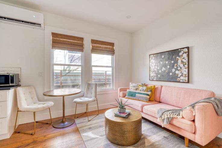 Salle de séjour élégante avec mobilier moderne dans un appartement à Building Northwest 23rd Avenue - simply-vrm - 1611850 à Portland, Portland Salle de séjour élégante avec mobilier moderne dans un appartement à Building Northwest 23rd Avenue - simply-vrm - 1611850 à Portland, Portland
