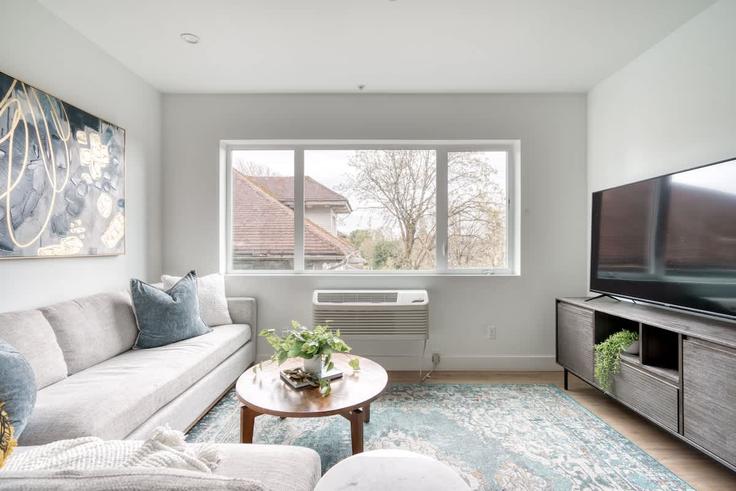 Portland, Portland에 위치한 Building North Vancouver Avenue - simply-vrm - 1309893 - PDX 아파트의 세련된 인테리어가 돋보이는 거실