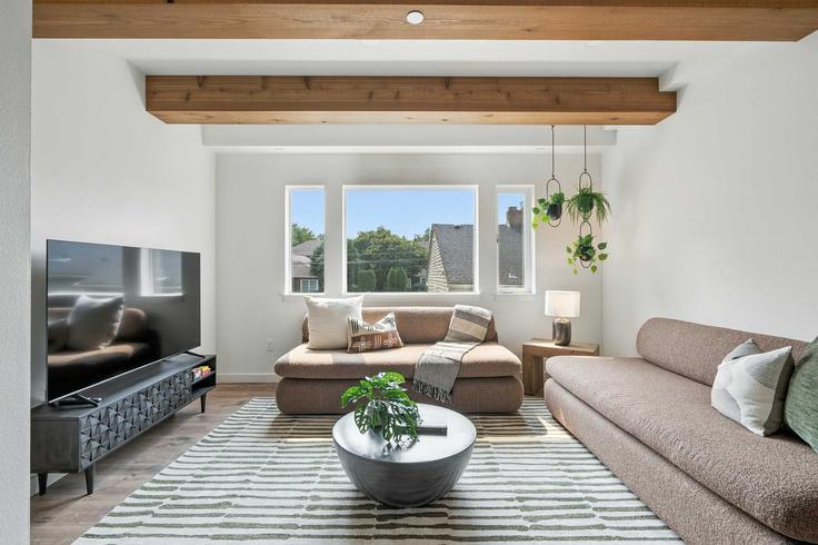 Building Northeast 23rd Avenue - simply-vrm - 1309836 - PDX adresindeki bir dairede modern mobilyalarla zarif bir şekilde tasarlanmış oturma odası Portland, Portland Building Northeast 23rd Avenue - simply-vrm - 1309836 - PDX adresindeki bir dairede modern mobilyalarla zarif bir şekilde tasarlanmış oturma odası Portland, Portland