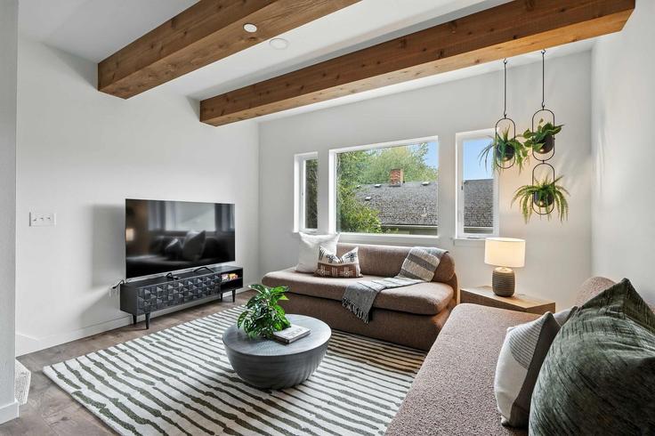 Building Northeast 23rd Avenue - simply-vrm - 1309832 - PDX adresindeki bir dairede modern mobilyalarla zarif bir şekilde tasarlanmış oturma odası Portland, Portland Building Northeast 23rd Avenue - simply-vrm - 1309832 - PDX adresindeki bir dairede modern mobilyalarla zarif bir şekilde tasarlanmış oturma odası Portland, Portland