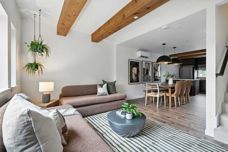 Elegant gestaltetes Wohnzimmer mit moderner Einrichtung in einer Wohnung im Building Northeast 23rd Avenue - simply-vrm - 1309832 - PDX in Portland, Portland Elegant gestaltetes Wohnzimmer mit moderner Einrichtung in einer Wohnung im Building Northeast 23rd Avenue - simply-vrm - 1309832 - PDX in Portland, Portland