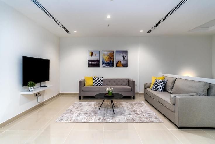 The Palm Jumeirah, Dubai에 위치한 Building Crescent Road - simplycomfortsuites - 1261516 - DXB 아파트의 세련된 인테리어가 돋보이는 거실