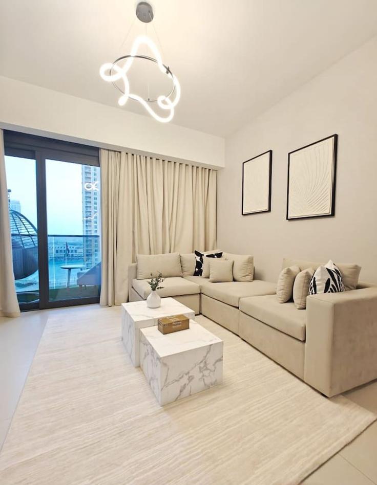 Dubai Downtown DubaiのBuilding Tariaq Bedon Esm - skylineserenity - 1297614 - DXBのアパートメントにある、モダンな家具を備えたエレガントなデザインのリビングルーム Dubai Downtown DubaiのBuilding Tariaq Bedon Esm - skylineserenity - 1297614 - DXBのアパートメントにある、モダンな家具を備えたエレガントなデザインのリビングルーム