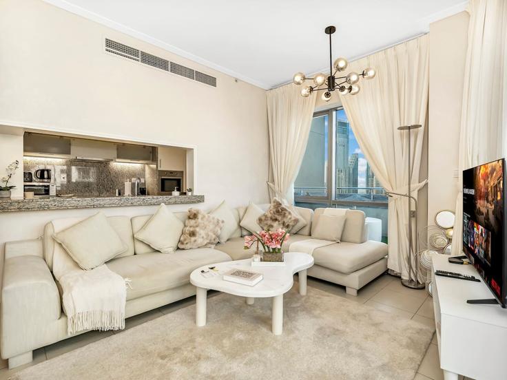 Dubai Downtown DubaiのBuilding Tariaq Bedon Esm - skylineserenity - 1297618 - DXBのアパートメントにある、モダンな家具を備えたエレガントなデザインのリビングルーム Dubai Downtown DubaiのBuilding Tariaq Bedon Esm - skylineserenity - 1297618 - DXBのアパートメントにある、モダンな家具を備えたエレガントなデザインのリビングルーム