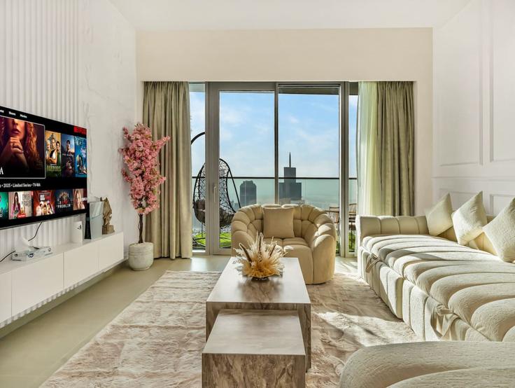 Salle de séjour élégante avec mobilier moderne dans un appartement à Building Tariaq Bedon Esm - skylineserenity - 1297634 - DXB à Downtown Dubai, Dubai
