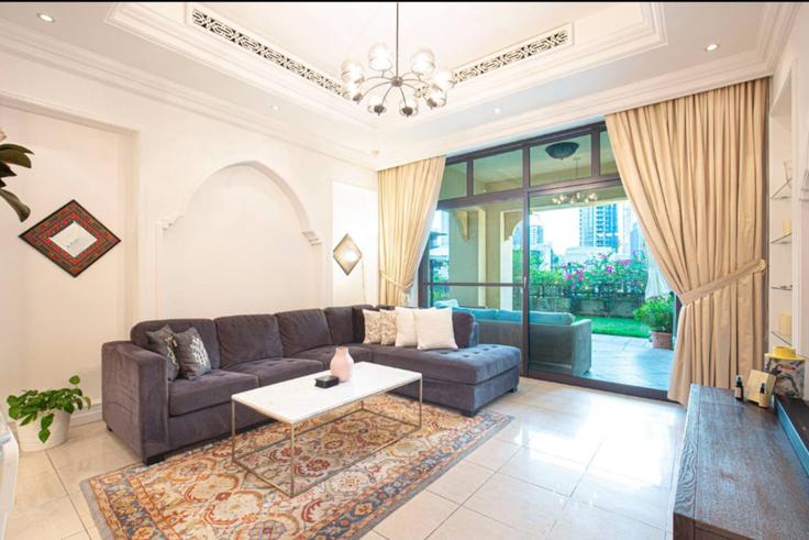 Downtown Dubai, Dubai 소재 Building Sheikh Mohammed bin Rashid Boulevard - skylineserenity - 1297652 - DXB 유닛에 마련된, 현대적인 가구로 꾸며진 우아한 디자인의 거실 Downtown Dubai, Dubai 소재 Building Sheikh Mohammed bin Rashid Boulevard - skylineserenity - 1297652 - DXB 유닛에 마련된, 현대적인 가구로 꾸며진 우아한 디자인의 거실