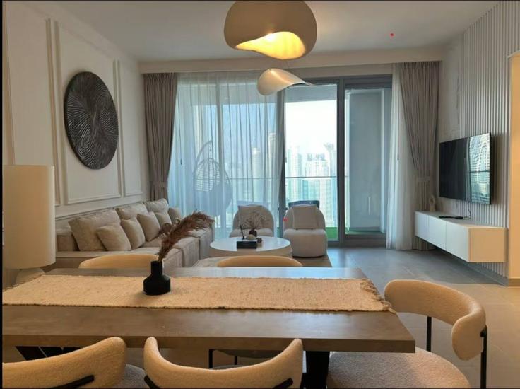 Building Sh Mohammed Bin Rashid Blvd - skylineserenity - 1375274 adresindeki bir dairede modern mobilyalarla zarif bir şekilde tasarlanmış oturma odası Downtown Dubai, Dubai