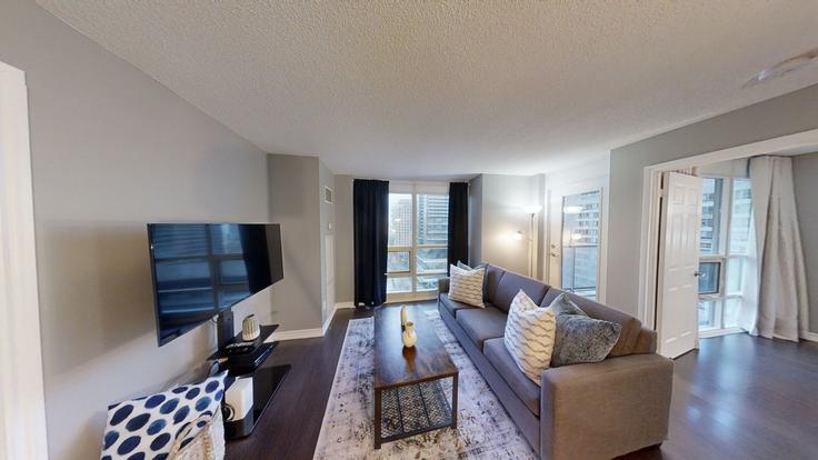 Old Toronto, Toronto에 위치한 Building Bay Street - skyviewsuites-ru - 1473117 유닛의 세련된 인테리어가 돋보이는 거실