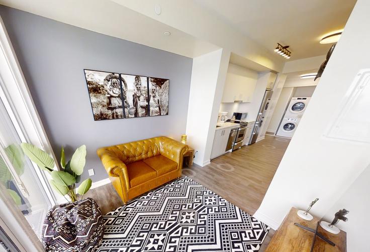 Sala de estar elegantemente projetada com móveis modernos em um apartamento no Building Grosvenor Street - skyviewsuites-ru - 1531670 em Old Toronto, Toronto Sala de estar elegantemente projetada com móveis modernos em um apartamento no Building Grosvenor Street - skyviewsuites-ru - 1531670 em Old Toronto, Toronto