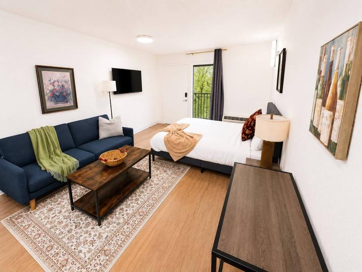 Austin AustinのBuilding Camino La Costa - sleepover-inc - 1579765のアパートメントにある、モダンな家具を備えたエレガントなデザインのリビングルーム