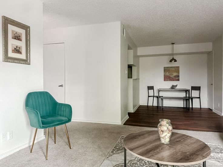Austin, Austin에 위치한 Building Clayton Lane - sleepover - 1256859 - ATX 유닛의 세련된 인테리어가 돋보이는 거실