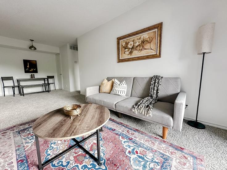 Building Clayton Lane - sleepover - 1256857 - ATX adresindeki bir dairede modern mobilyalarla zarif bir şekilde tasarlanmış oturma odası Austin, Austin Building Clayton Lane - sleepover - 1256857 - ATX adresindeki bir dairede modern mobilyalarla zarif bir şekilde tasarlanmış oturma odası Austin, Austin
