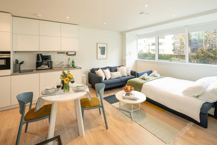 Elegante sala de estar con mobiliario moderno en un apartamento en Building Olympic Way - sleepy-lodge - 1315710 - LON en London Borough of Brent, Wembley