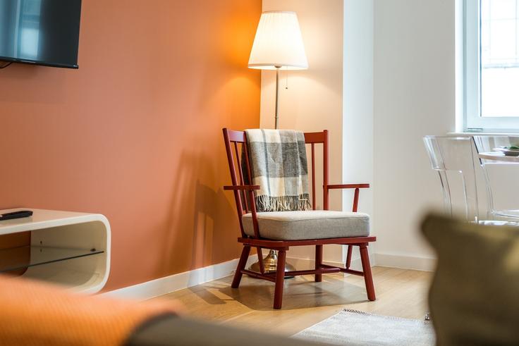 Elegante sala de estar con mobiliario moderno en un apartamento en Building Peerless Street - sleepy-lodge - 1315701 - LON en London Borough of Islington, London