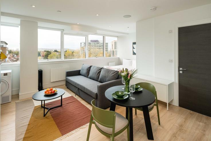 Wembley London Borough of BrentのBuilding Olympic Way - sleepy-lodge - 1336094のアパートメントにある、モダンな家具を備えたエレガントなデザインのリビングルーム Wembley London Borough of BrentのBuilding Olympic Way - sleepy-lodge - 1336094のアパートメントにある、モダンな家具を備えたエレガントなデザインのリビングルーム