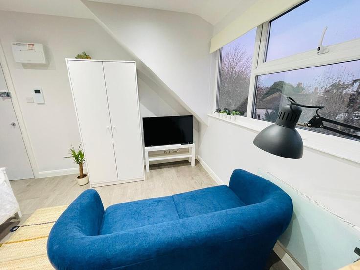 Elegant gestaltetes Wohnzimmer mit moderner Einrichtung in einer Wohnung im Building Hawkwood Mount - sleepy-lodge - 1315721 - LON in London Borough of Hackney, London