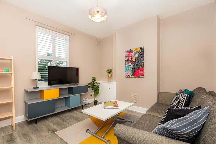 Elegante sala de estar con mobiliario moderno en un apartamento en Building The Grove - smart-host-group-ted - 1513341 en London Borough of Newham, London Elegante sala de estar con mobiliario moderno en un apartamento en Building The Grove - smart-host-group-ted - 1513341 en London Borough of Newham, London