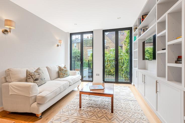 London Royal Borough of Kensington and ChelseaのBuilding Fernshaw Road - smart-host-group-ted - 1513293のアパートメントにある、モダンな家具を備えたエレガントなデザインのリビングルーム London Royal Borough of Kensington and ChelseaのBuilding Fernshaw Road - smart-host-group-ted - 1513293のアパートメントにある、モダンな家具を備えたエレガントなデザインのリビングルーム