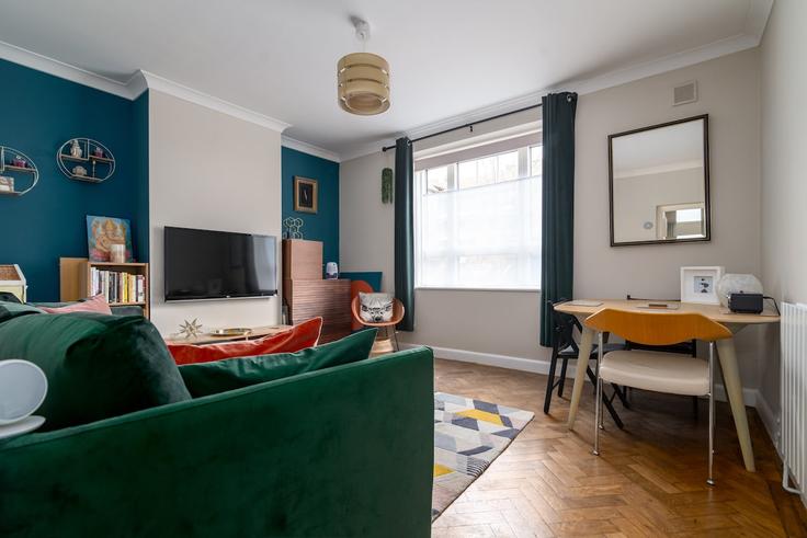 London Borough of Lambeth, London에 위치한 Building Tyers Street - smart-host-group-ted - 1513516 유닛의 세련된 인테리어가 돋보이는 거실 London Borough of Lambeth, London에 위치한 Building Tyers Street - smart-host-group-ted - 1513516 유닛의 세련된 인테리어가 돋보이는 거실