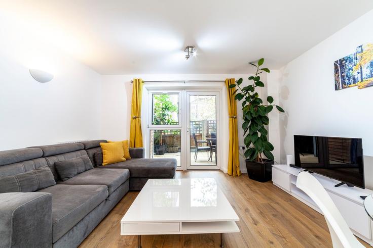 Salle de séjour élégante avec mobilier moderne dans un appartement à Building Hibbert Street - smart-host-group-ted - 1523908 à London Borough of Wandsworth, London Salle de séjour élégante avec mobilier moderne dans un appartement à Building Hibbert Street - smart-host-group-ted - 1523908 à London Borough of Wandsworth, London