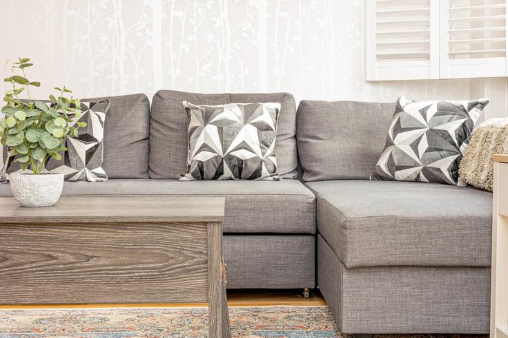 Elegant gestaltetes Wohnzimmer mit moderner Einrichtung in einer Wohnung im Building Kings Road - smart-host-group-ted - 1537441 in London Borough of Haringey, London