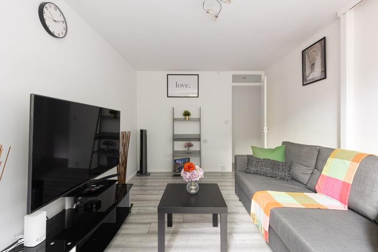 Elegant gestaltetes Wohnzimmer mit moderner Einrichtung in einer Wohnung im Building Spicer Close - smart-host-group-ted - 1532042 in London Borough of Lambeth, London