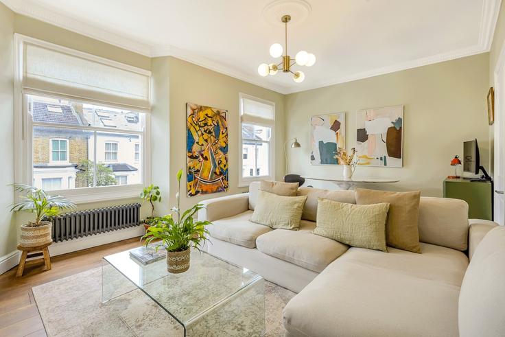 Elegant gestaltetes Wohnzimmer mit moderner Einrichtung in einer Wohnung im Building Gilstead Road - smart-host-group-ted - 1513280 in London Borough of Hammersmith and Fulham, London Elegant gestaltetes Wohnzimmer mit moderner Einrichtung in einer Wohnung im Building Gilstead Road - smart-host-group-ted - 1513280 in London Borough of Hammersmith and Fulham, London