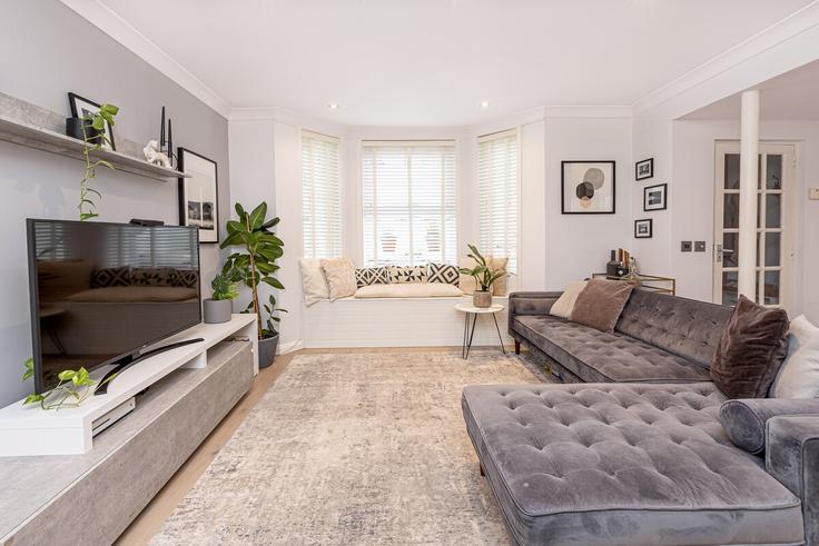 Building Saint Julian's Road - smart-host-group-ted - 1513463 adresindeki bir dairede modern mobilyalarla zarif bir şekilde tasarlanmış oturma odası London Borough of Brent, London Building Saint Julian's Road - smart-host-group-ted - 1513463 adresindeki bir dairede modern mobilyalarla zarif bir şekilde tasarlanmış oturma odası London Borough of Brent, London