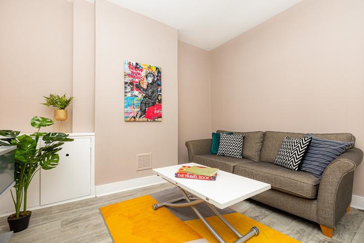 Elegante sala de estar con mobiliario moderno en un apartamento en Building Manbey Street - smart-host-group-ted - 1513270 en London Borough of Newham, London Elegante sala de estar con mobiliario moderno en un apartamento en Building Manbey Street - smart-host-group-ted - 1513270 en London Borough of Newham, London