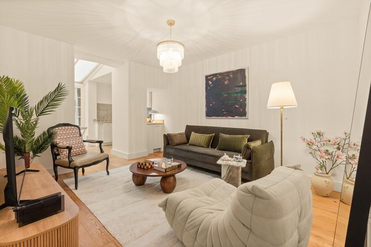 Salle de séjour élégante avec mobilier moderne dans un appartement à Building Handel Street - smart-host-group-ted - 1529196 à London Borough of Camden, London