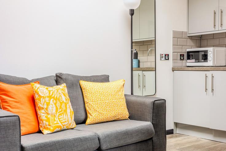 Salle de séjour élégante avec mobilier moderne dans un appartement à Building Sussex Gardens - smart-host-group-ted - 1513306 à City of Westminster, London