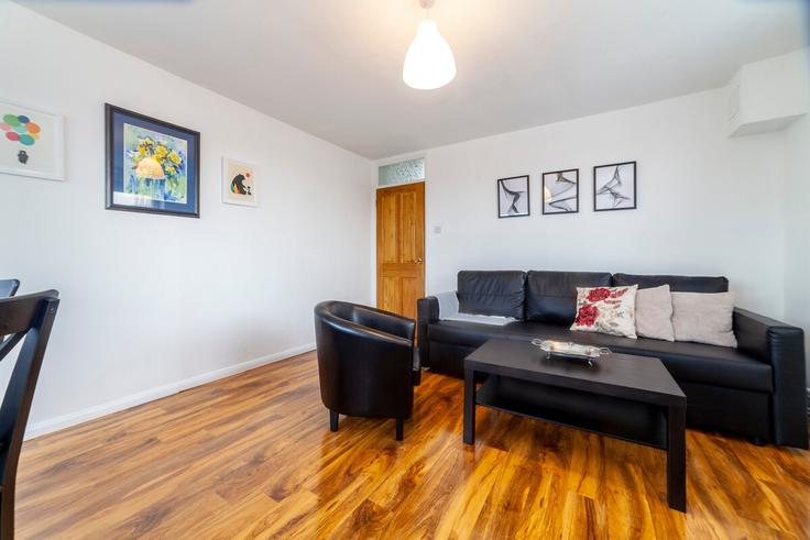 London Borough of Hammersmith and Fulham, London에 위치한 Building Field Road - smart-host-group-ted - 1531678 유닛의 세련된 인테리어가 돋보이는 거실