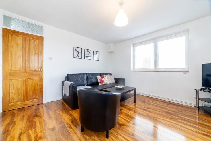 London Borough of Hammersmith and Fulham, London에 위치한 Building Field Road - smart-host-group-ted - 1531678 유닛의 세련된 인테리어가 돋보이는 거실