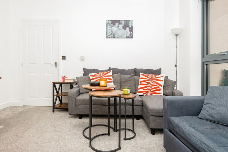 Salle de séjour élégante avec mobilier moderne dans un appartement à Building Sudlow Road - smart-host-group-ted - 1513385 à London Borough of Wandsworth, London Salle de séjour élégante avec mobilier moderne dans un appartement à Building Sudlow Road - smart-host-group-ted - 1513385 à London Borough of Wandsworth, London