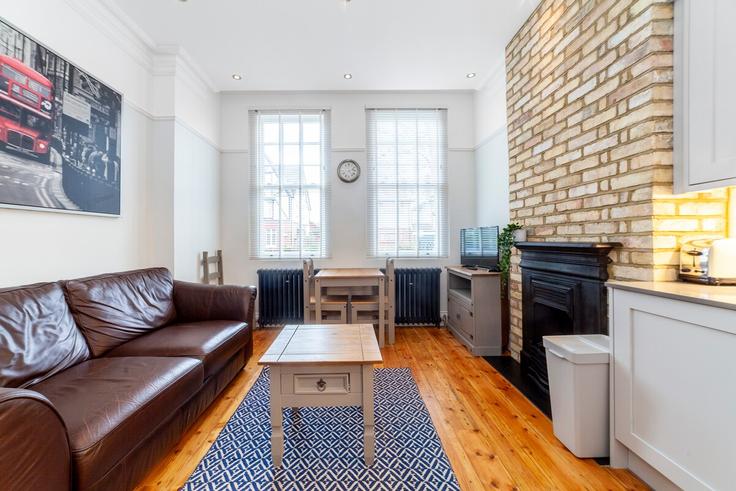 London Royal Borough of GreenwichのBuilding Glenluce Road - smart-host-group-ted - 1537432のアパートメントにある、モダンな家具を備えたエレガントなデザインのリビングルーム London Royal Borough of GreenwichのBuilding Glenluce Road - smart-host-group-ted - 1537432のアパートメントにある、モダンな家具を備えたエレガントなデザインのリビングルーム