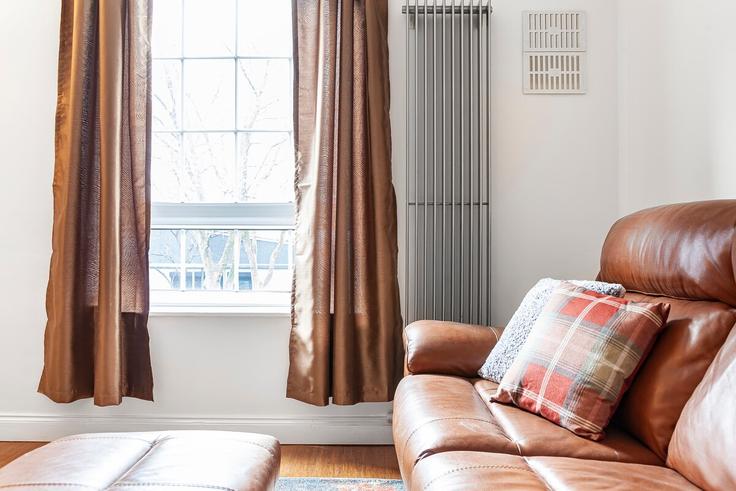 Salle de séjour élégante avec mobilier moderne dans un appartement à Building Poplar High Street - smart-host-group-ted - 1513295 à London Borough of Tower Hamlets, London