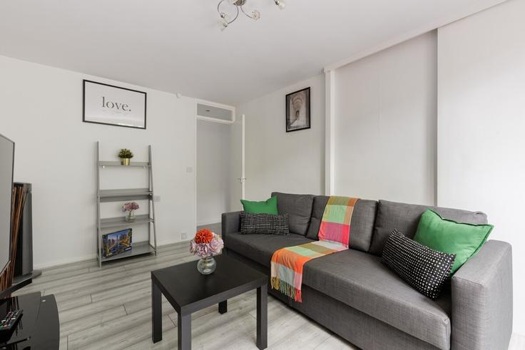 Sala de estar elegantemente projetada com móveis modernos em um apartamento no Building Spicer Close - smart-host-group-ted - 1532040 em London Borough of Lambeth, London Sala de estar elegantemente projetada com móveis modernos em um apartamento no Building Spicer Close - smart-host-group-ted - 1532040 em London Borough of Lambeth, London