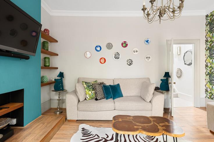 Elegant gestaltetes Wohnzimmer mit moderner Einrichtung in einer Wohnung im Building Saint George's Road - smart-host-group-ted - 1515738 in London Borough of Lambeth, London
