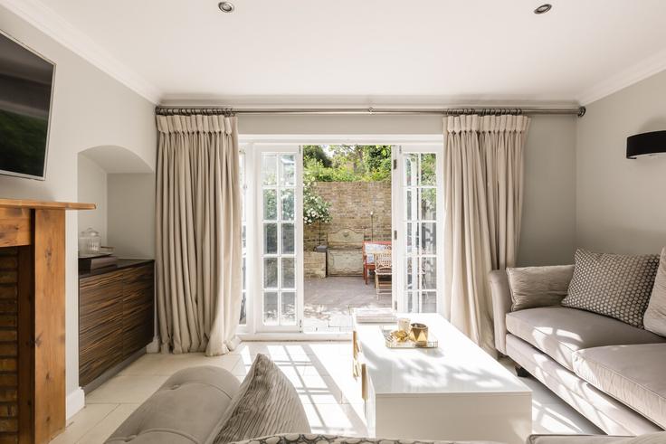City of Westminster, London에 위치한 Building Buckingham Palace Road - smart-host-group-ted - 1513462 유닛의 세련된 인테리어가 돋보이는 거실
