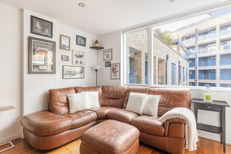 Salle de séjour élégante avec mobilier moderne dans un appartement à Building Boundary Lane - smart-host-group-ted - 1530458 à London Borough of Southwark, London