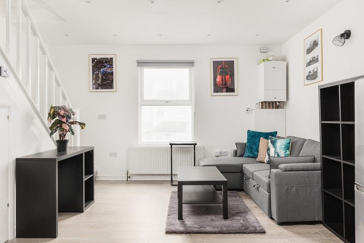 Salle de séjour élégante avec mobilier moderne dans un appartement à Building Brighton Road - smart-host-group-ted - 1515741 à London Borough of Croydon, South Croydon Salle de séjour élégante avec mobilier moderne dans un appartement à Building Brighton Road - smart-host-group-ted - 1515741 à London Borough of Croydon, South Croydon