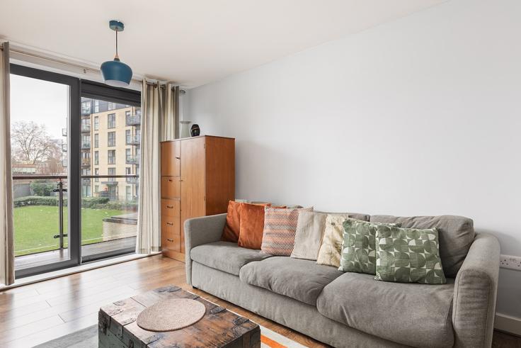 London Borough of Lambeth, London에 위치한 Building Gundulf Street - smart-host-group-ted - 1513640 유닛의 세련된 인테리어가 돋보이는 거실