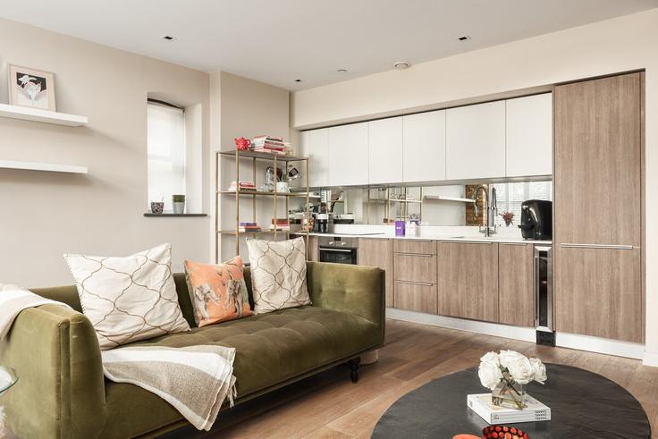 London Borough of Lambeth, London에 위치한 Building Vauxhall Grove - smart-host-group-ted - 1513677 유닛의 세련된 인테리어가 돋보이는 거실 London Borough of Lambeth, London에 위치한 Building Vauxhall Grove - smart-host-group-ted - 1513677 유닛의 세련된 인테리어가 돋보이는 거실
